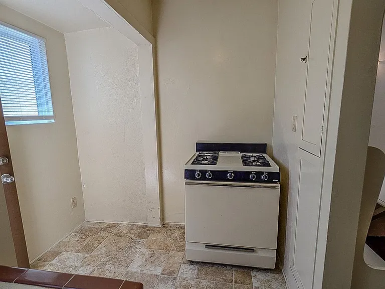 2600 2616th — Photo 13