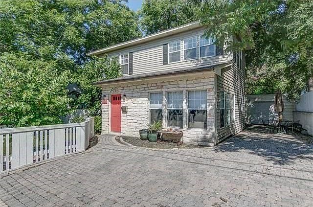 1st image of 802 Oakland Ave