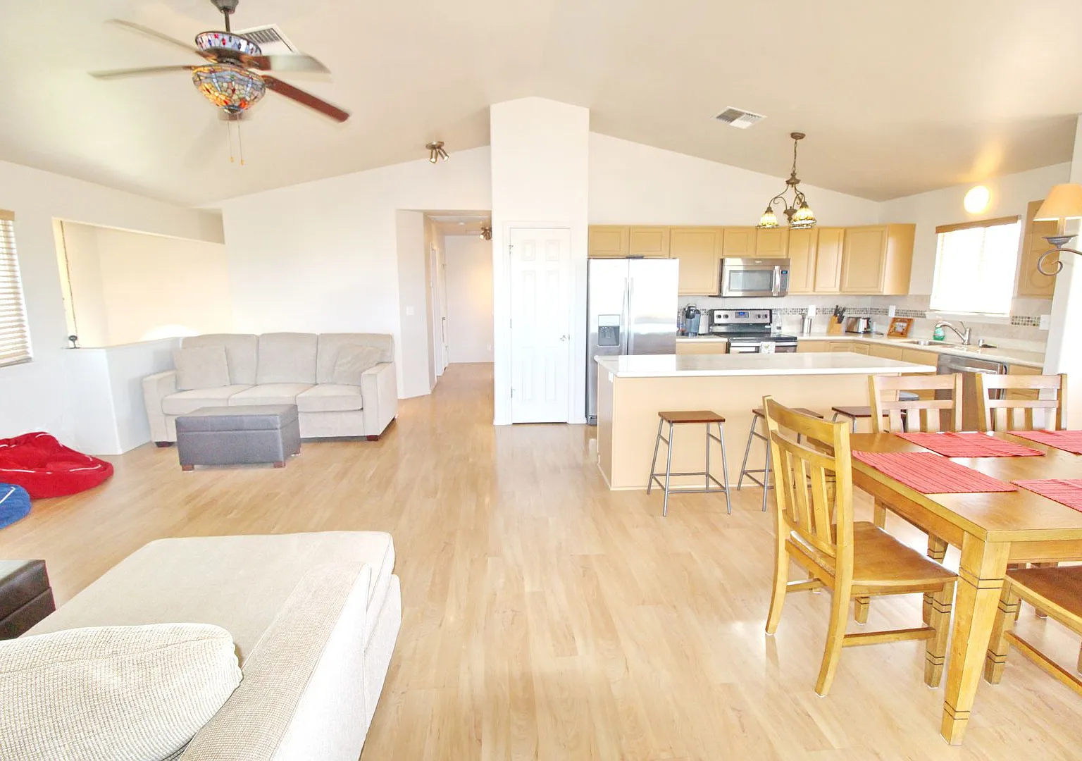 Malimali Street home with garage, fenced yard, central A/C, stainless steel kitchen appliances & ... — Photo 2