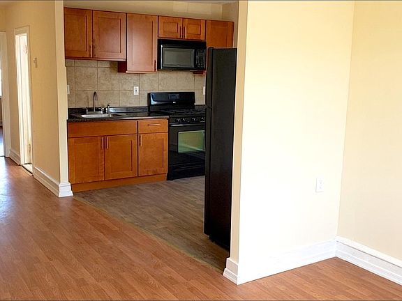 3rd image of 622 E Godfrey Ave #2
