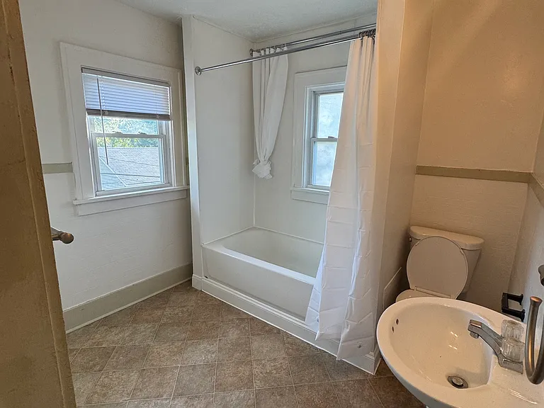 1510 Kinyon St #2 — Photo 8