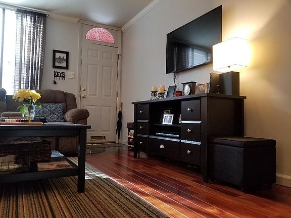 3rd image of 231 Tree St