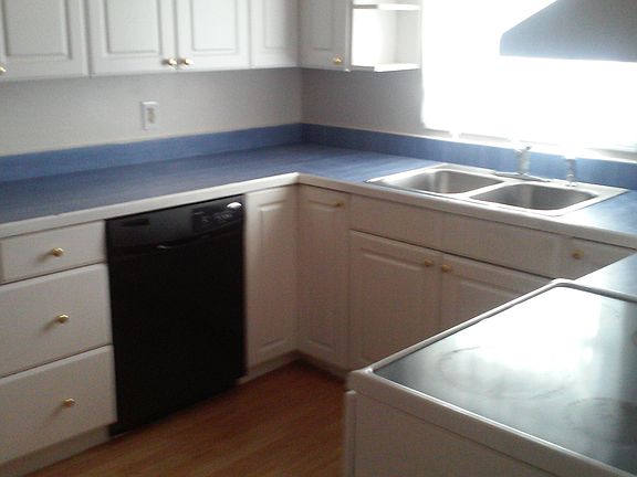 3rd image of 418 E Hill Ave