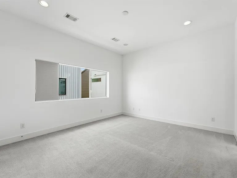 1155 W 17th St — Photo 16
