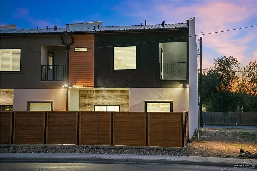 3 bed, 2.5 bath, 1690 sqft, $2,700 — Photo 2