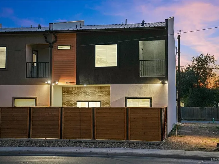818 S Bicentennial Blvd — Photo 2