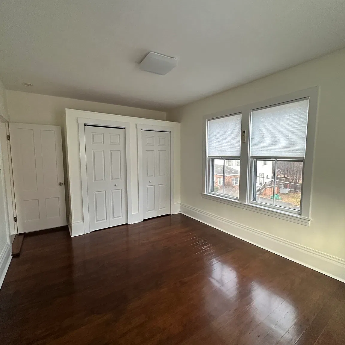 3 bed, 1.0 bath, 1200 sqft, $2,250 — Photo 3
