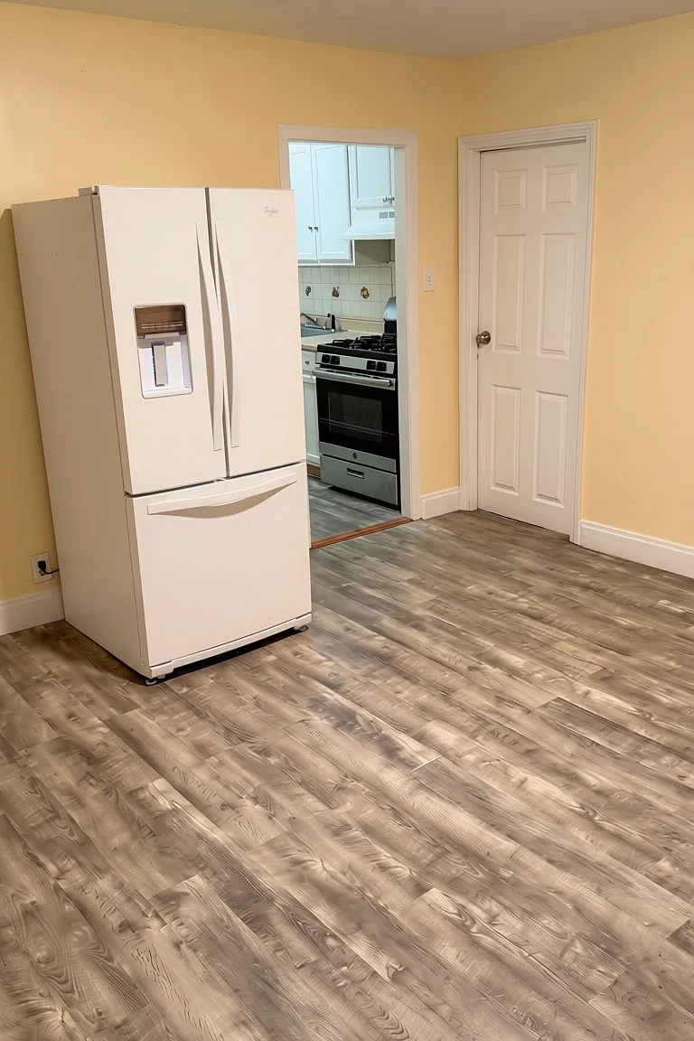 3 bed, 1000 sqft, $1,900 — Photo 2