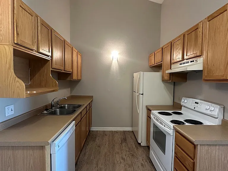 Sycamore Gardens Apartments — Photo 15