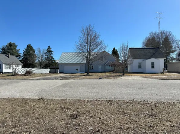 518 E McMillan Ave, Newberry, MI 49868