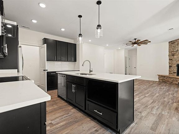 5th image of 175 Shady Oaks Ct