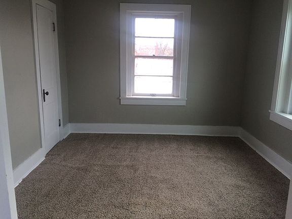 4th image of 101 S Elm St #B