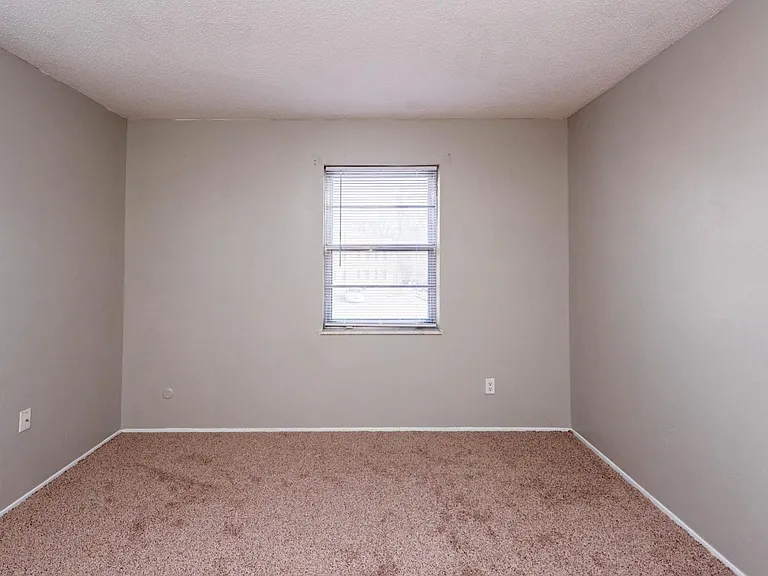 19 Regency Ct #19 — Photo 11