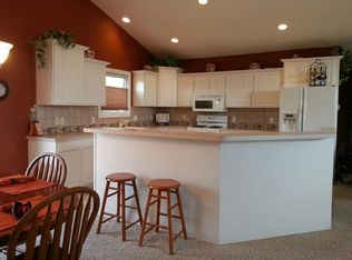 8757 Willow Run Dr, Jenison, MI 49428