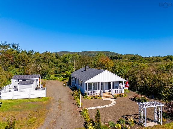 5th image of 18 Parker Mountain Rd