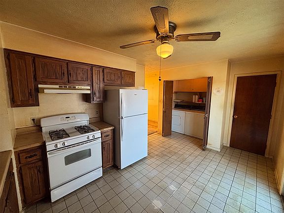 4th image of 165 Countrywood Pl