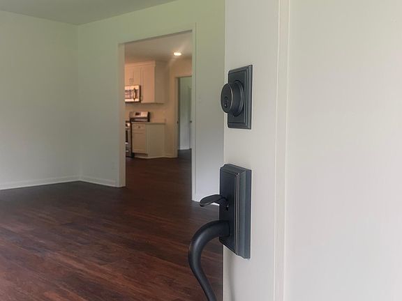5th image of 3245 Betty Cir