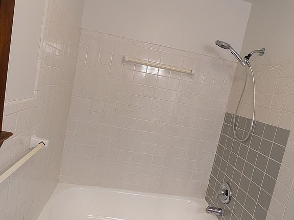 5th image of 2415 Ellerslie St #1