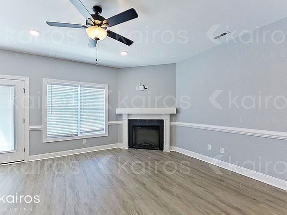 4th image of 3716 Oak Leaf Way #C