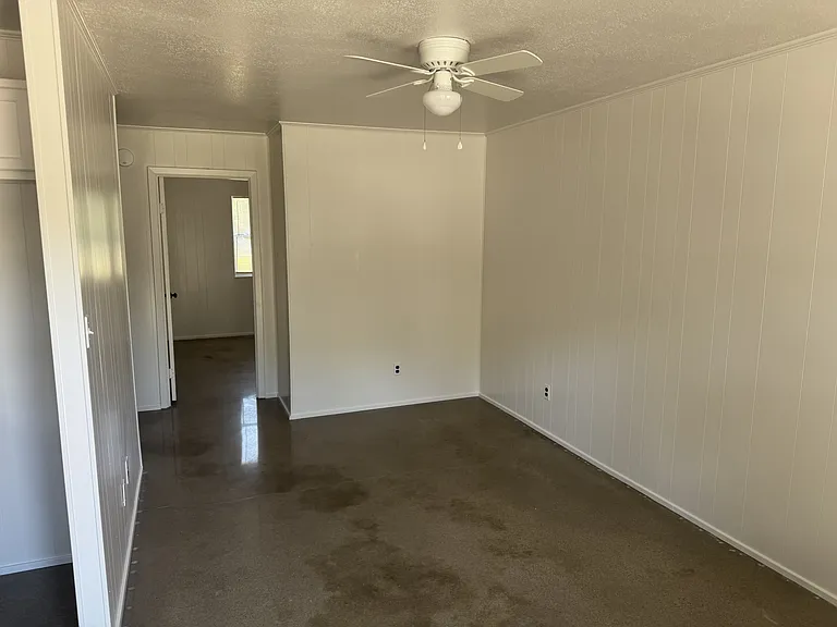 1313 McNutt Rd — Photo 3