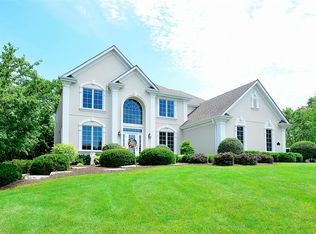 38W235 Chickasaw Ct, St Charles, IL 60175