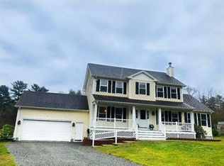 11 Red Oak Ln, Dartmouth, MA 02747