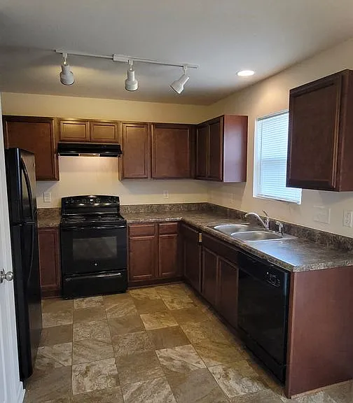 82 Aleah Ct — Photo 3
