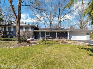 6572 Spruce Dr, Bloomfield Hills, MI 48301