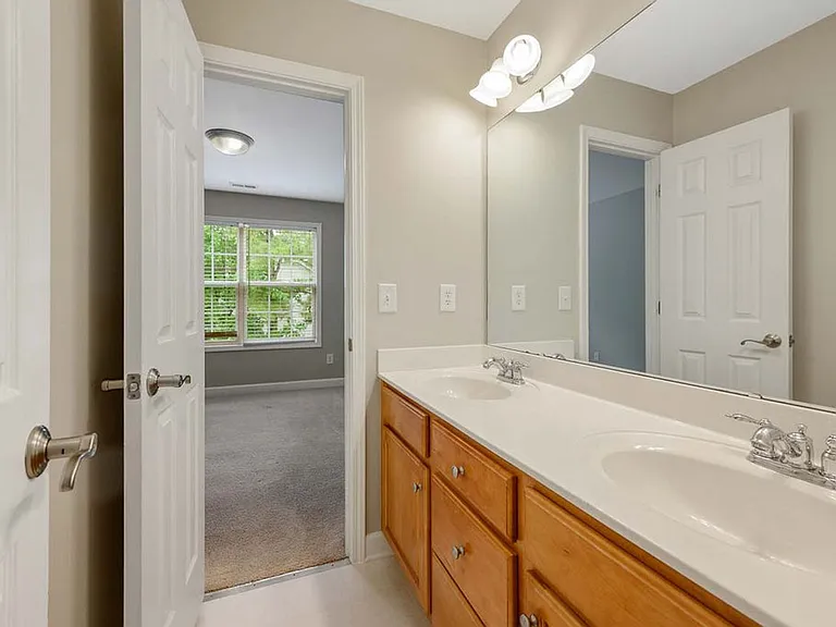 1408 Lindenberg Sq — Photo 17