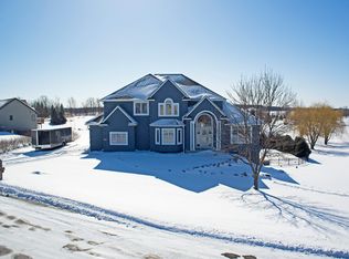 1024 Vista Ridge Ln, Shakopee, MN 55379