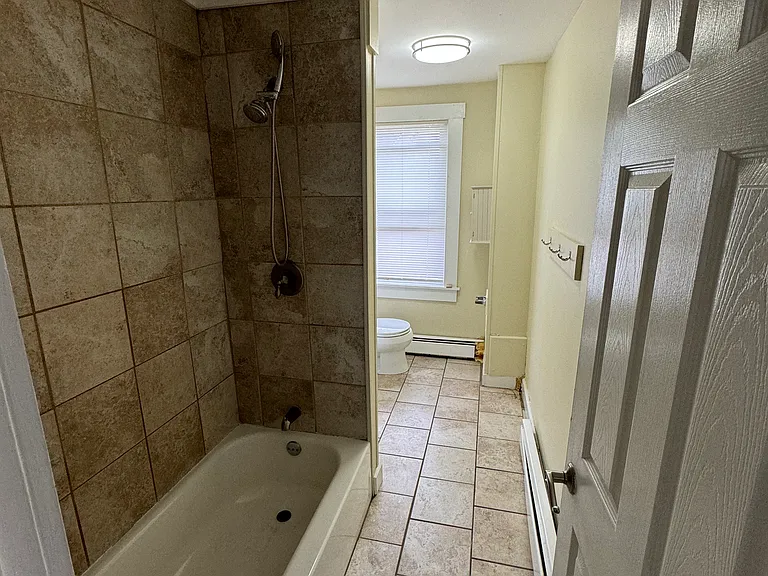 260-262 Douglas Ave #3 — Photo 6