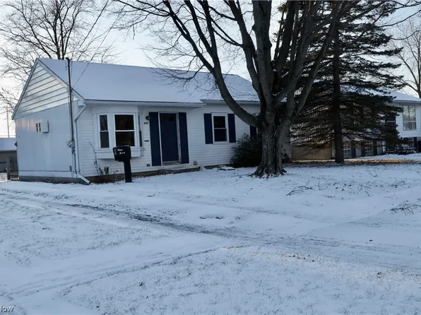 29 1/2 Grove Ave, Norwalk, OH 44857