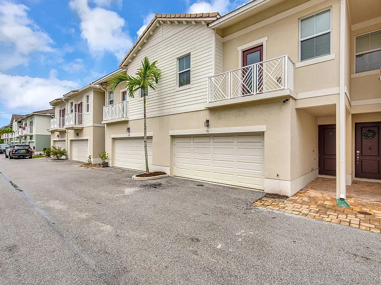 91 Palm Ln — Photo 2