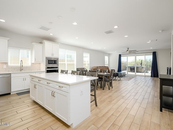 3rd image of 2135 E QUESTA Drive