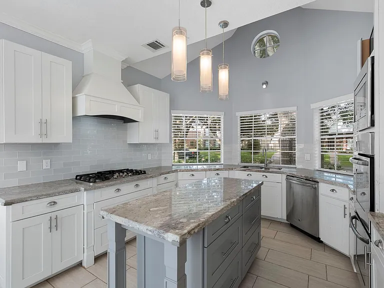 1431 N Medio River Cir — Photo 2