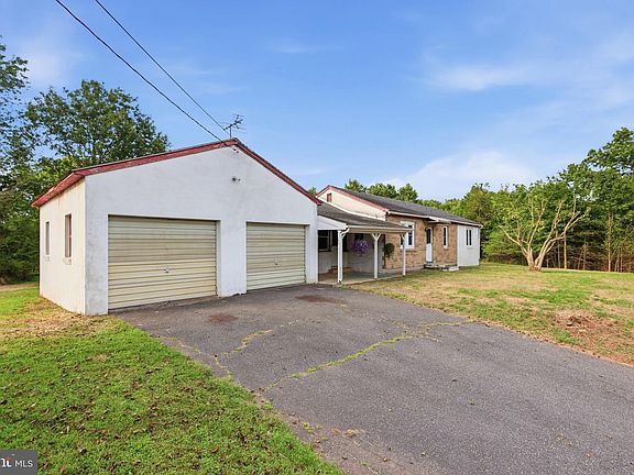 2nd image of 1033 Walt Rd