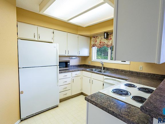 5th image of 1104 W 57th St APT 302A