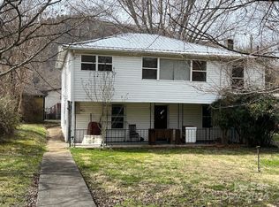 71 N Spring St, Hot Springs, NC 28743