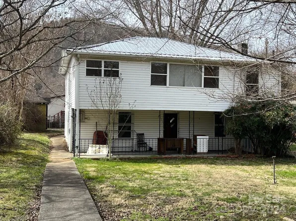 71 N Spring St, Hot Springs, NC 28743