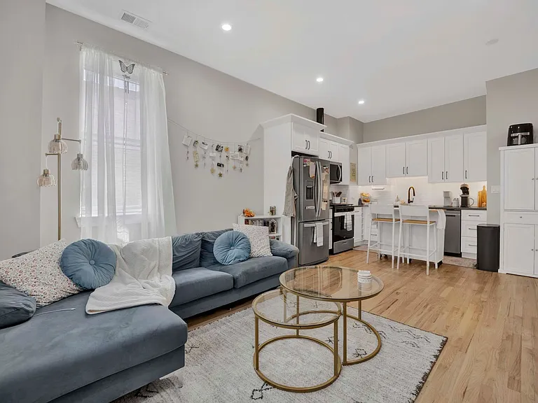 4437 N Broadway St #2R — Photo 8