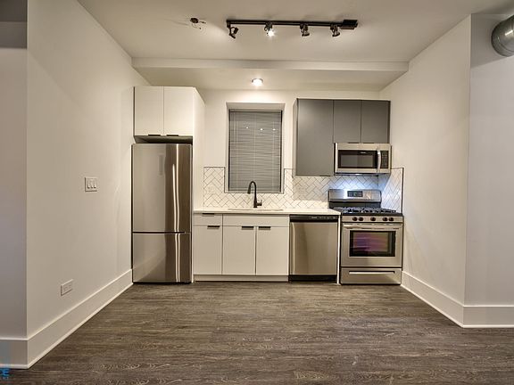 1917 S. Racine Ave. #GF ; Bathroom