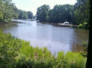 726 Fleets Bay Rd, White Stone, VA 22578