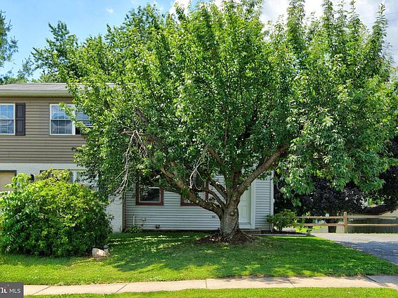 2nd image of 1088 Monticello Ln