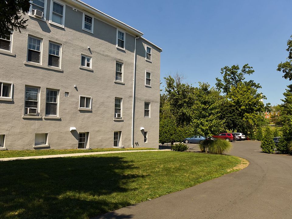 2nd image of 86 Spruce St APT 2