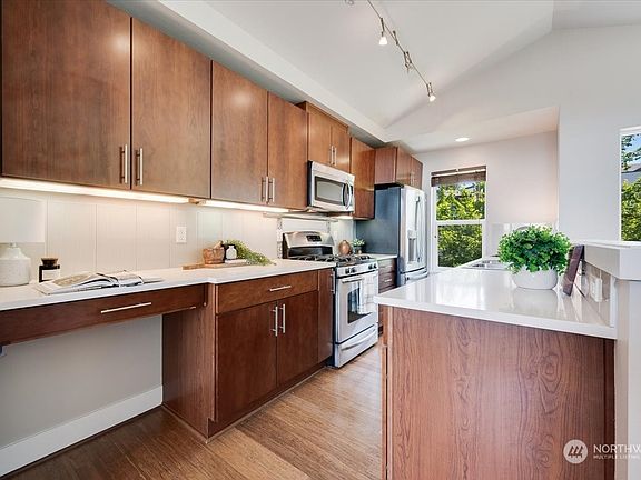 5th image of 10701 Greenwood Avenue N #C