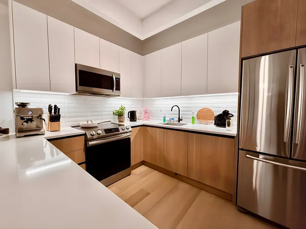 420 Gates Avenue image 4 of 9