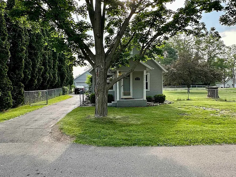 1034 Evanston Dr — Photo 14
