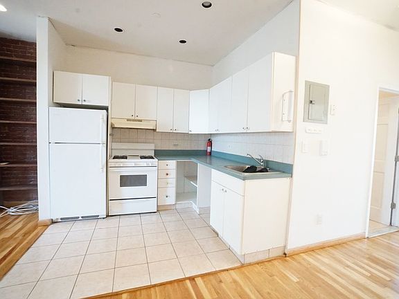 4th image of 658 Dean St #3B