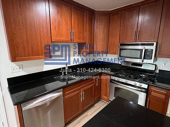 2nd image of 1010 N Wilton Pl APT 3