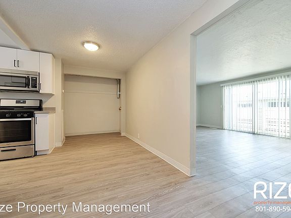 3rd image of 4 E Regal St #64